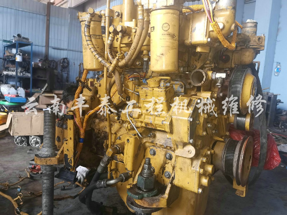 挖掘機發(fā)動機維修